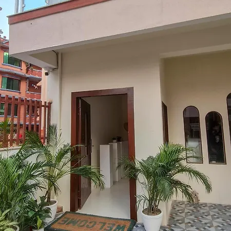 Cozy Queen Room With Ac & Free Wi-Fi